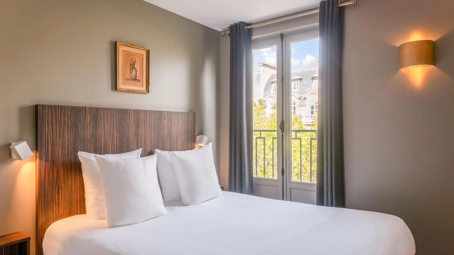 Helzear Champs-elysees 4*