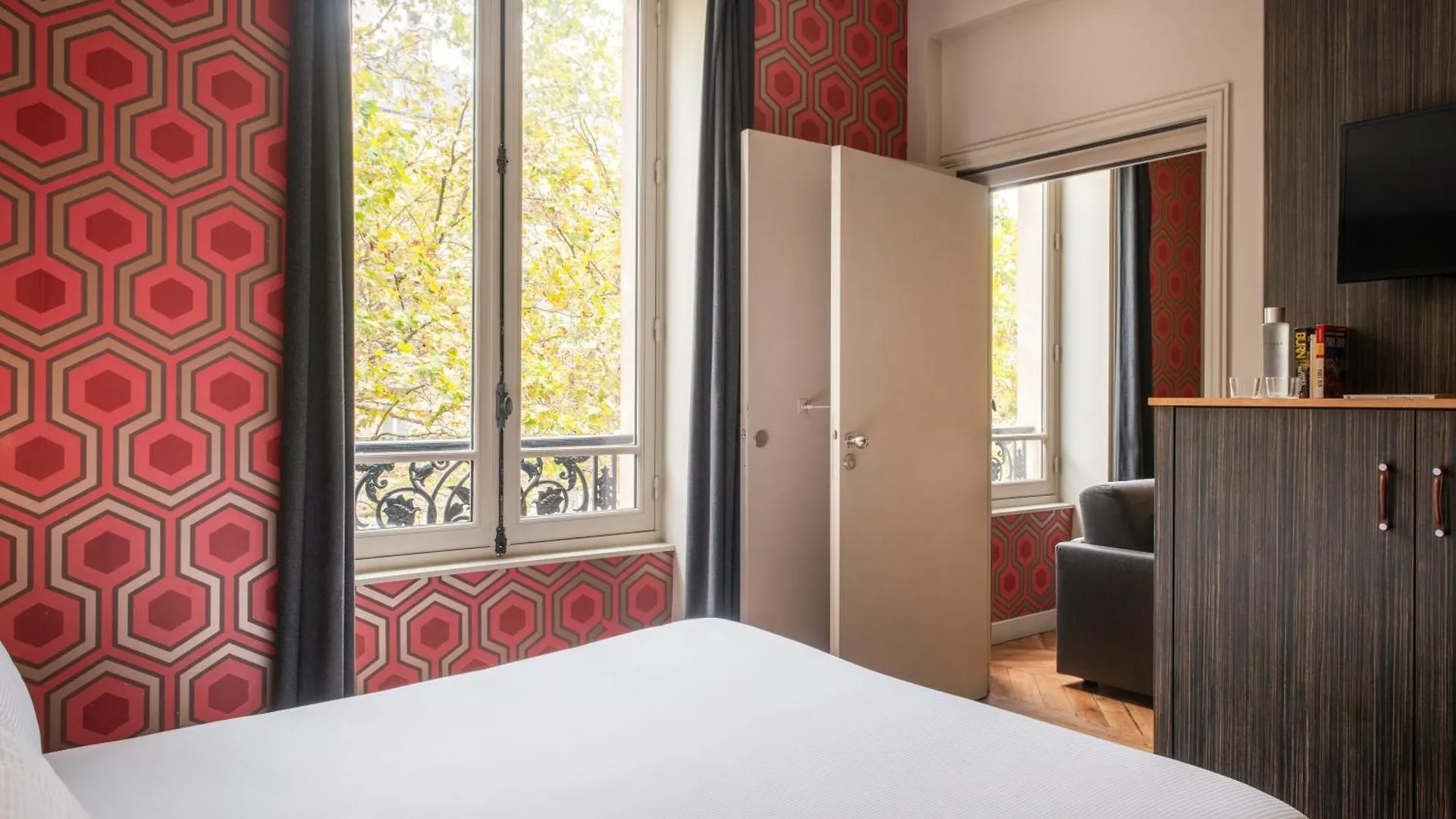 Helzear Champs-elysees 4* Paříž